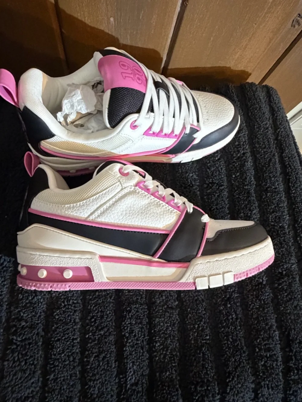 Steve Madden Skater Women's Fashion Sneakers‎ Black/Pink originally $110 size 8